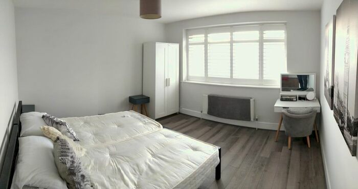 2 Bedroom Flat To Rent In Seabourne Road, Bournemouth Dorset BH5