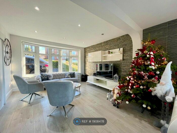 4 Bedroom Semi-Detached House To Rent In Slades Gardens, Enfield, EN2