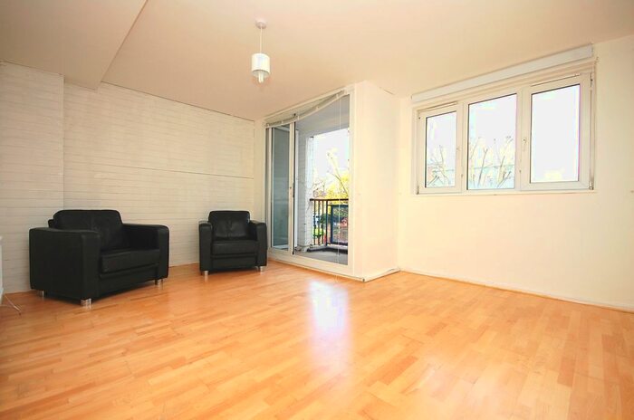 3 Bedroom Maisonette To Rent In Cluny Estate, London, SE1