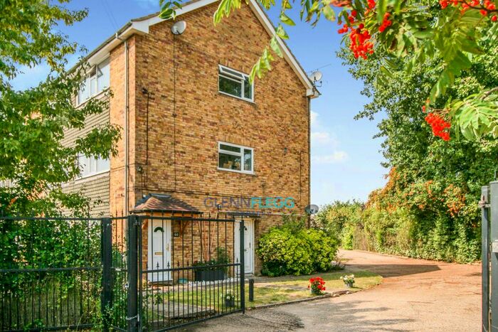 2 Bedroom Flat To Rent In Crofthill Road, Slough, SL2