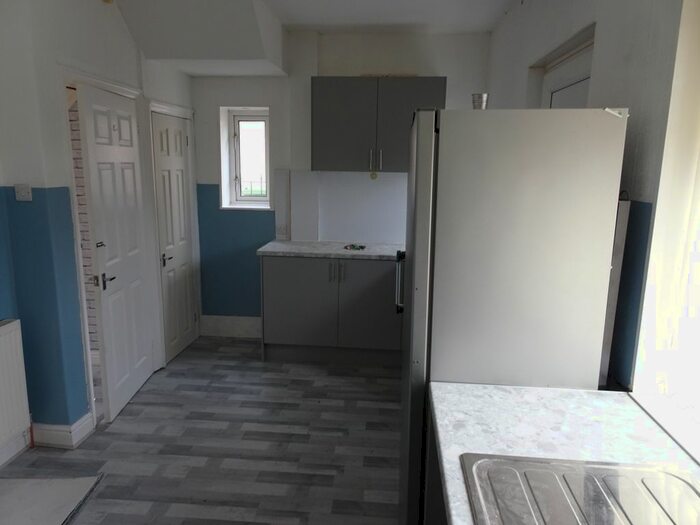 3 Bedroom Semi-Detached House To Rent In Daleside Avenue, Leeds, LS28