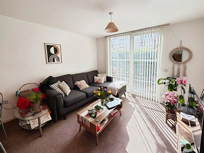 1 Bedroom Flat To Rent In Stillwater Drive, Manchester, Greater Manchester, M11