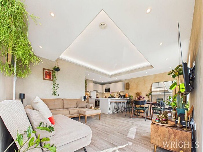 2 Bedroom Flat For Sale In Groom Place, Welwyn Garden City, AL7