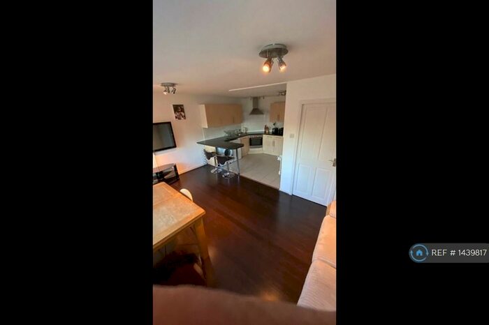 2 Bedroom Flat To Rent In Beecholme, London, N12