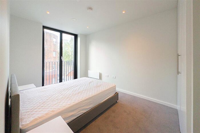 2 Bedroom Apartment To Rent In The Gate, Meadowside, M4
