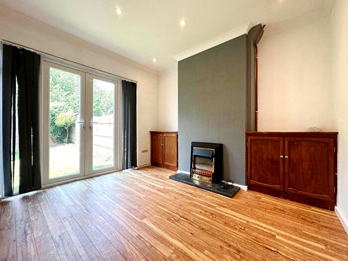 3 Bedroom House To Rent In Fairview Drive, Orpington, BR6