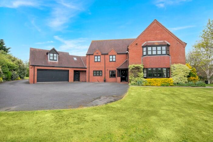 5 Bedroom Detached House For Sale In Willow Lane, Beckingham, Doncaster, DN10