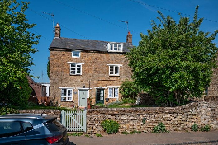 2 Bedroom Cottage For Sale In Palmeira Cottage, Charlton, OX17