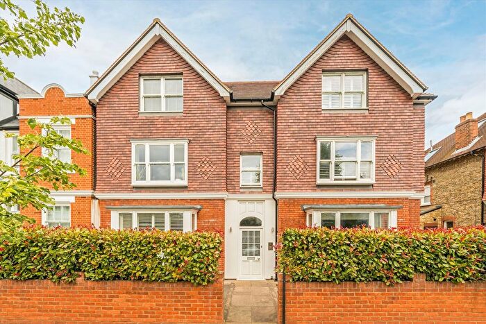 2 Bedroom Flat For Sale In Lingfield Avenue, Kingston Upon Thames, KT1