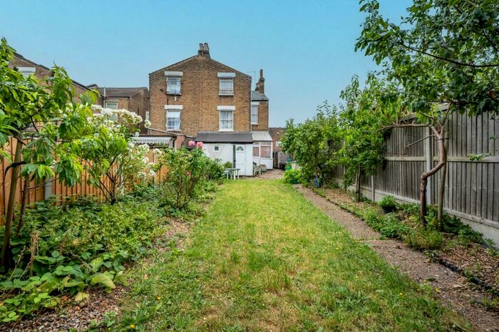 5 Bedroom End Of Terrace House For Sale In St. Andrew's Grove, London, N16