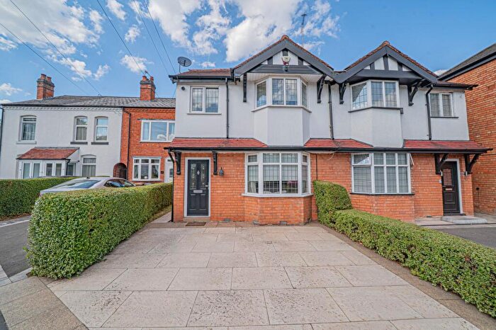3 Bedroom Semi-Detached House For Sale In School Road, Shirley, B90