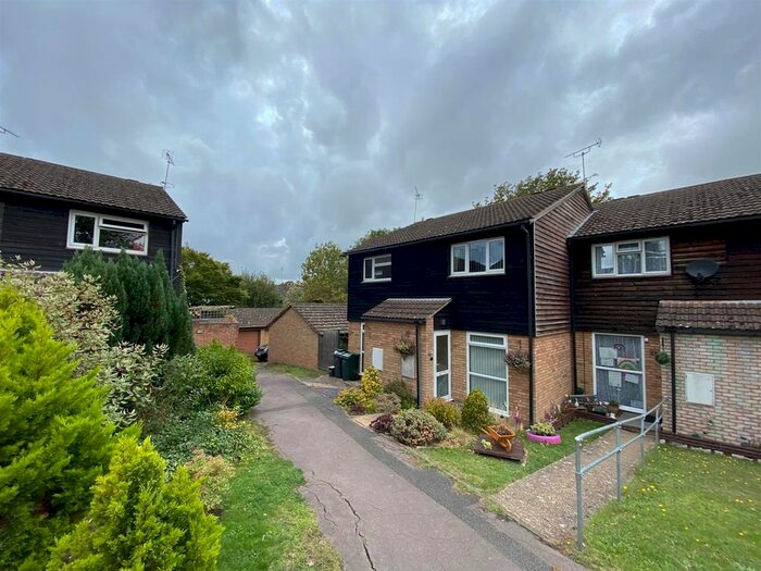 2 Bedroom End Of Terrace House To Rent In Lockholt Close, Ashford, TN23