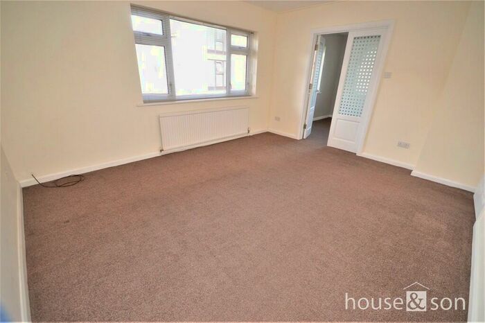 2 Bedroom Flat To Rent In Redhill Court, Portswood Drive, Bournemouth, BH10