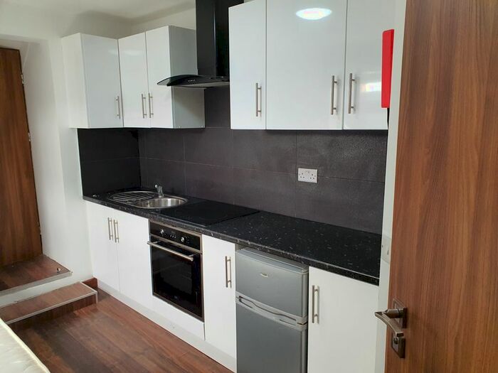 Studio To Rent In Chalvey Road East, Slough SL1