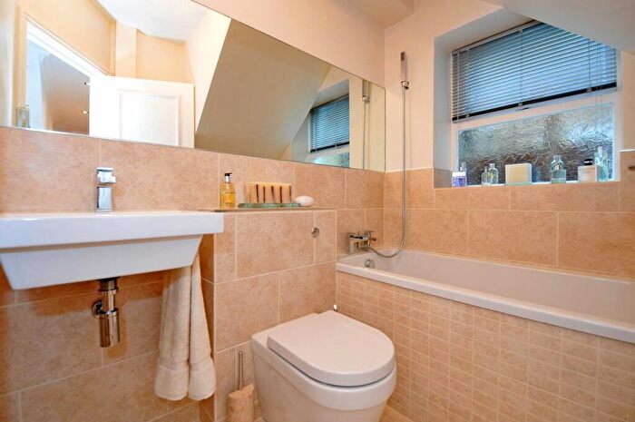 2 Bedroom Apartment To Rent In Broxash Road Battersea, SW11