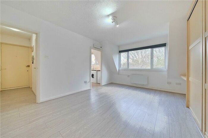 Apartment To Rent In Abbeyfield Close, NW10