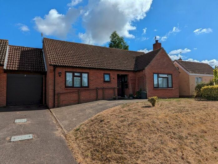 3 Bedroom Semi-Detached Bungalow For Sale In Minsmere Rise, Middleton, IP17