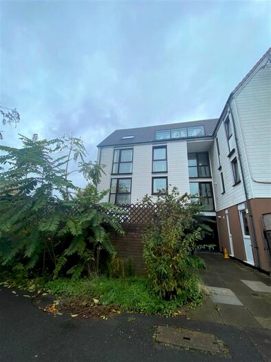 3 Bedroom Flat To Rent In Clarence Road, London, N22