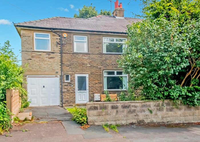 4 Bedroom Semi-Detached House For Sale In Brookfields Avenue, Wyke, Bradford, BD12