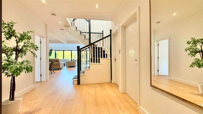 4 Bedroom Detached House To Rent In Broadfields Avenue, Edgware, HA8