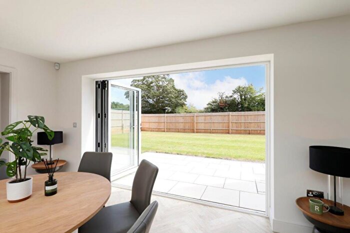 5 Bedroom Detached House For Sale In The Williow, Banstead, SM7