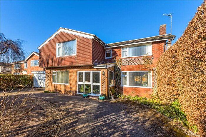 4 Bedroom Detached House For Sale In The Avenue, Dunstable, Bedfordshire, LU6