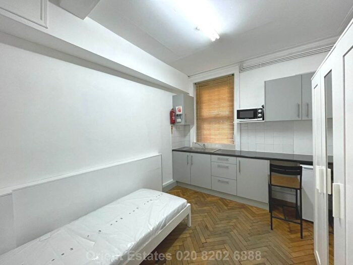 Studio To Rent In Station Road, London, NW4