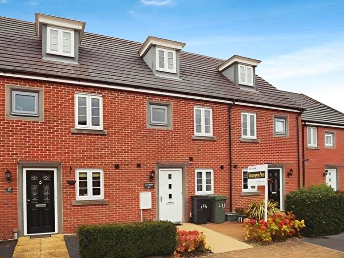 3 Bedroom Terraced House To Rent In Marnel Park, RG24