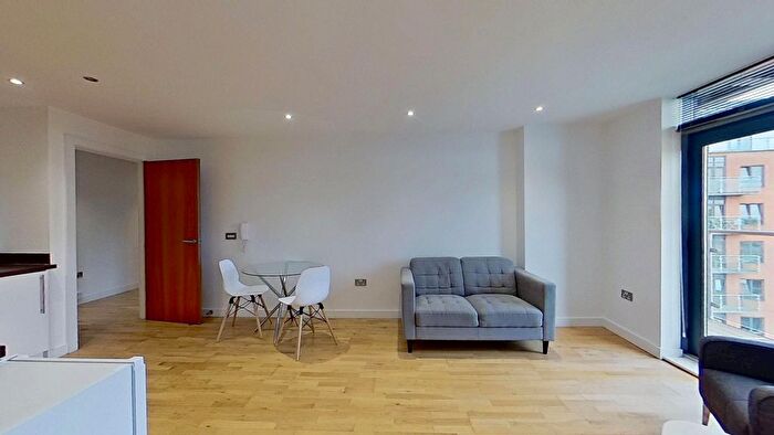 2 Bedroom Flat To Rent In Gotts Road, Leeds, LS12