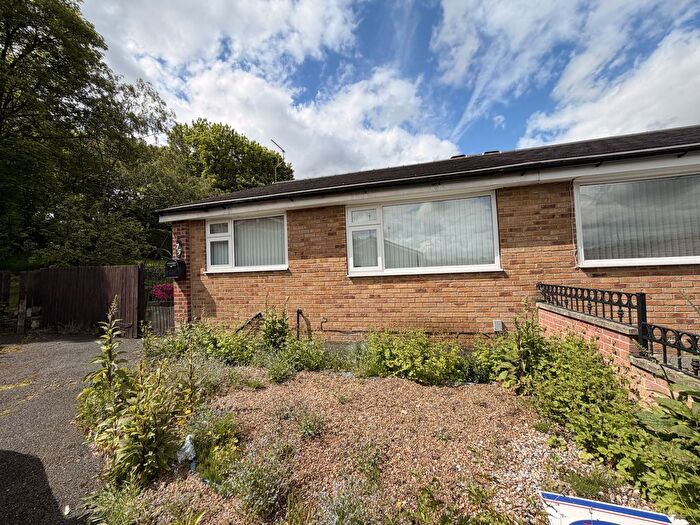 2 Bedroom Bungalow To Rent In Oakdale Drive, Bradford, West Yorkshire, BD10