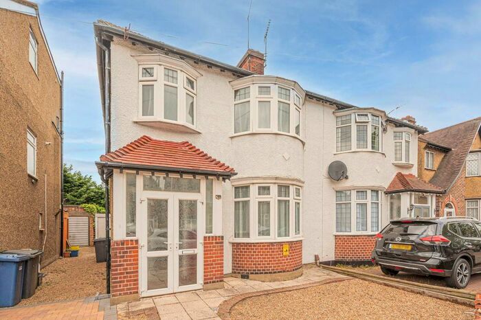 3 Bedroom Semi-Detached House To Rent In Vines Avenue, Finchley, London, N3