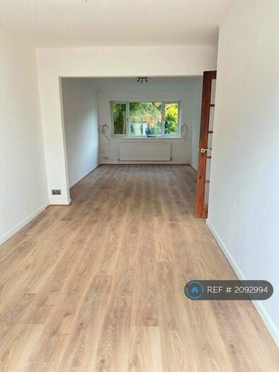 3 Bedroom Semi-Detached House To Rent In Fitzmaurice Road, Christchurch, BH23