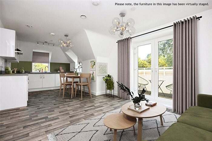 2 Bedroom Flat For Sale In Tillingbourne Gardens, Gomshall, Guildford, Surrey, GU5