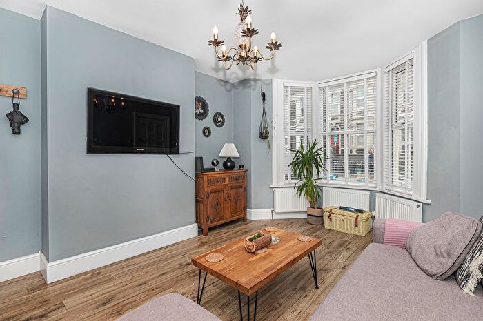 1 Bedroom Flat For Sale In Clouds Hill Road, Bristol, BS5