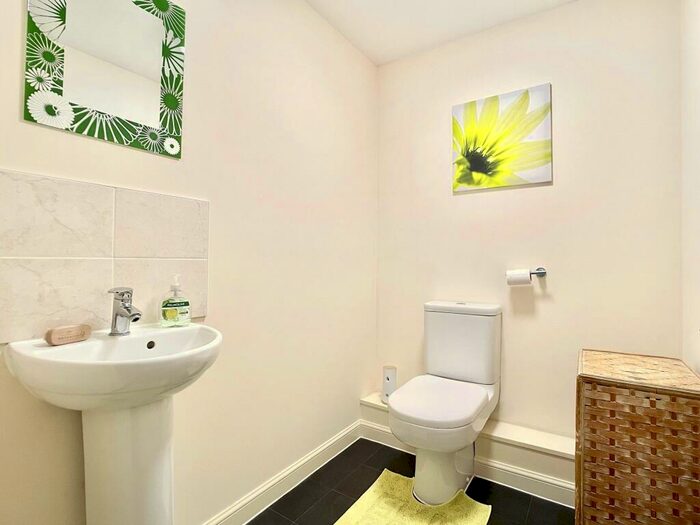 3 Bedroom Semi Detached House For Sale In Stone House Lane, Victoria