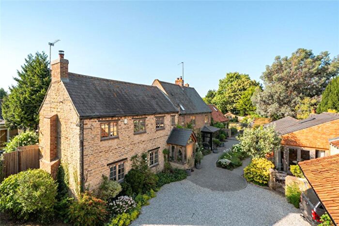 5 Bedroom Detached House For Sale In Carpenters Yard, Orlingbury, Northamptonshire, NN14