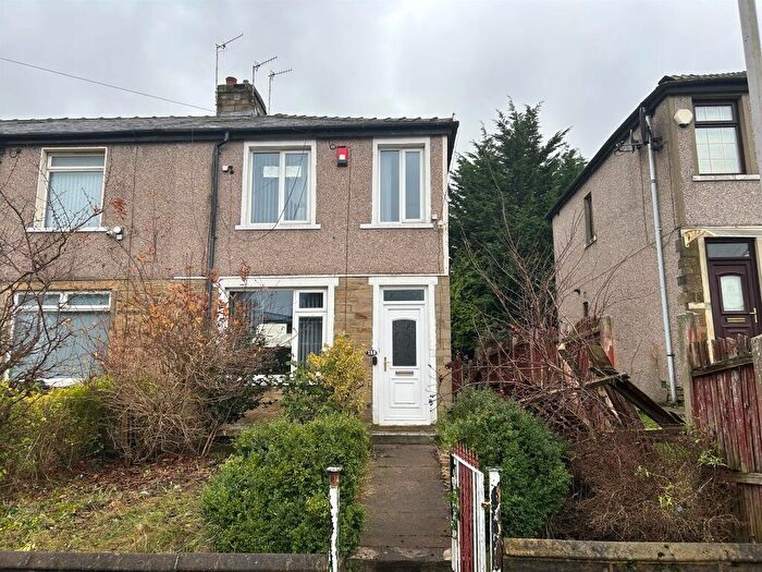 3 Bedroom End Of Terrace House For Sale In Carr Bottom Road, Bradford, BD5
