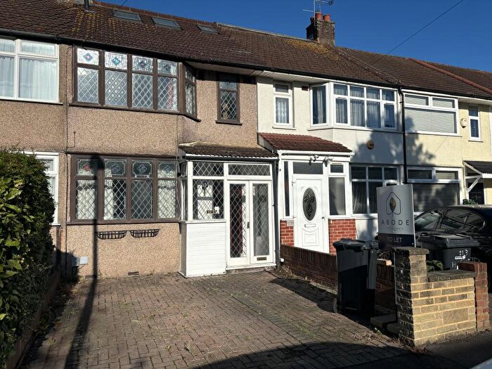 3 Bedroom Terraced House To Rent In Highfield Road, Woodford, IG8