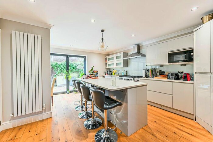 5 Bedroom Terraced House To Rent In Grantham Road, Clapham North, London, SW9