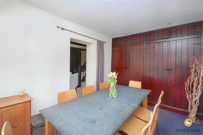 2 Bedroom Cottage For Sale In School Lane, Walton, Wakefield, WF2