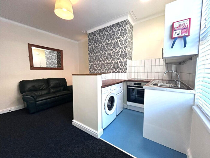 1 Bedroom Apartment To Rent In Woodview Terrace, Leeds, West Yorkshire, LS11