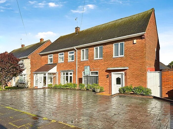 3 Bedroom Semi-detached House For Sale In Hawkley Road, Wolverhampton, WV1