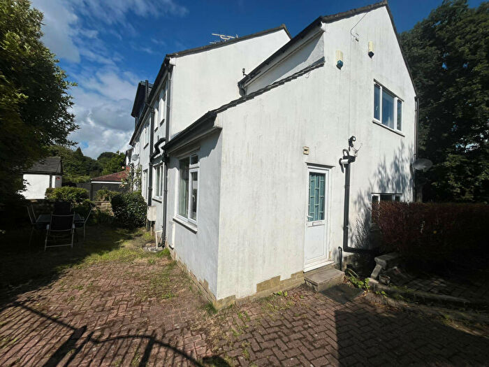 6 Bedroom Semi-Detached House To Rent In Kirkstall Lane, Leeds, West Yorkshire, LS5