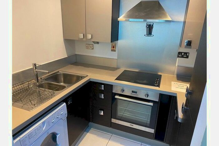 1 Bedroom Flat To Rent In Neutron Tower, London, Blackwall Way, E14