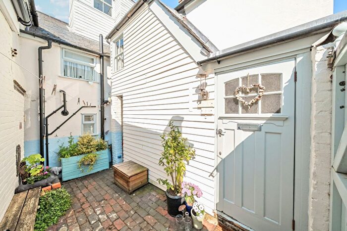 2 Bedroom Maisonette For Sale In A Market Street, Alton, Hampshire, GU34