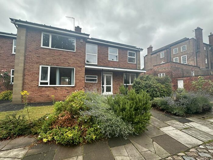 4 Bedroom Detached House To Rent In St Mary's Square, Gloucester, GL1