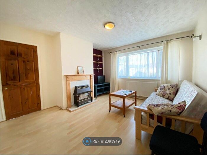 1 Bedroom Maisonette To Rent In Sunbury Grove, Huddersfield, HD5