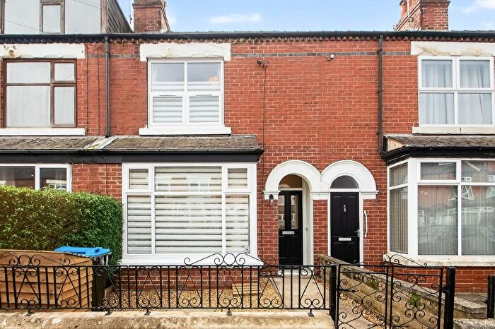 3 Bedroom Terraced House For Sale In Albany Road, Harrogate, HG1