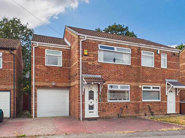 3 Bedroom Semi-Detached House For Sale In Rugby Close, Nottingham, NG5