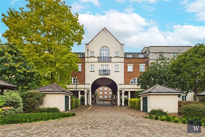 2 Bedroom Flat To Rent In Herbert Mews, London, SW2